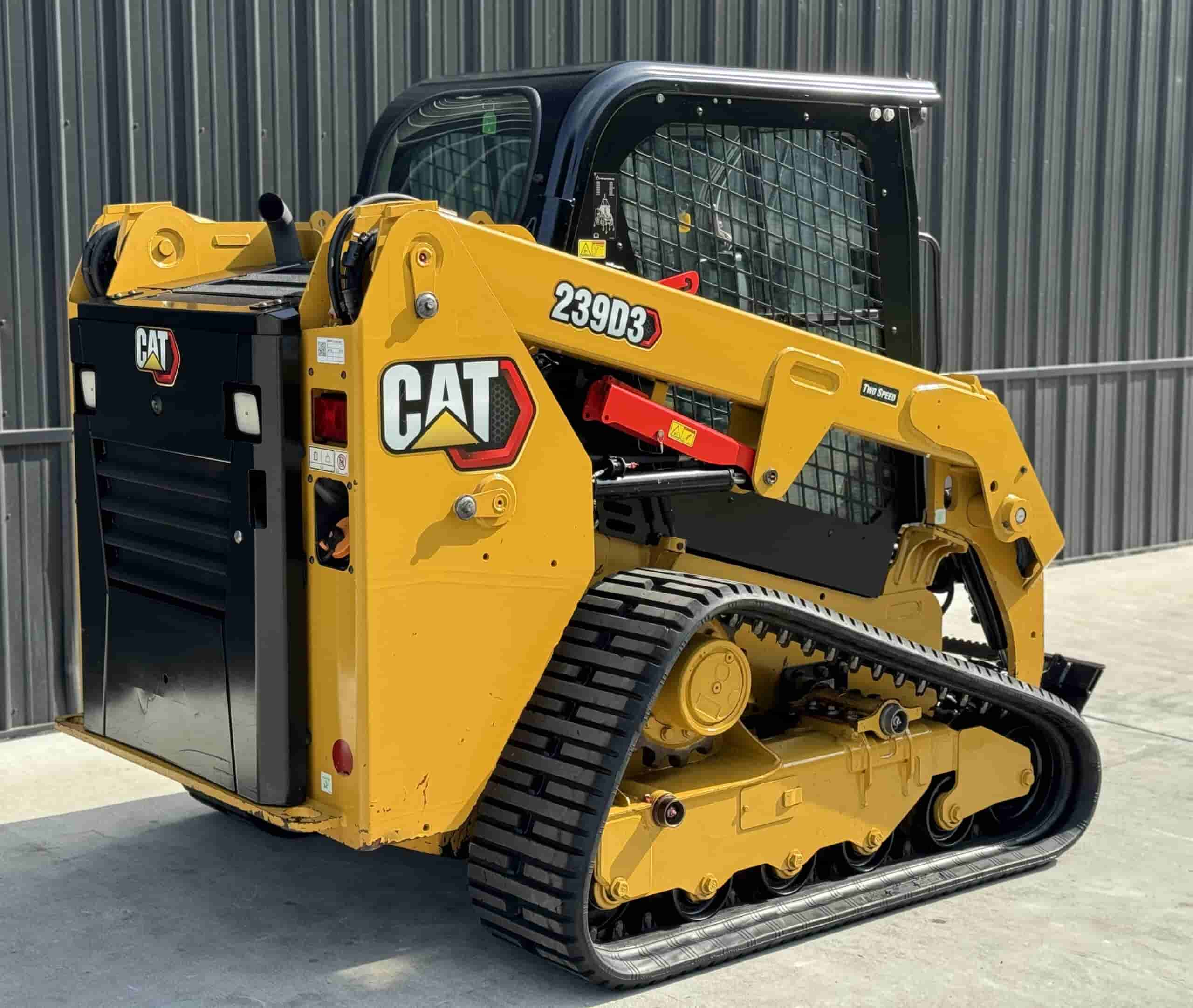 2022 CAT 239D3
